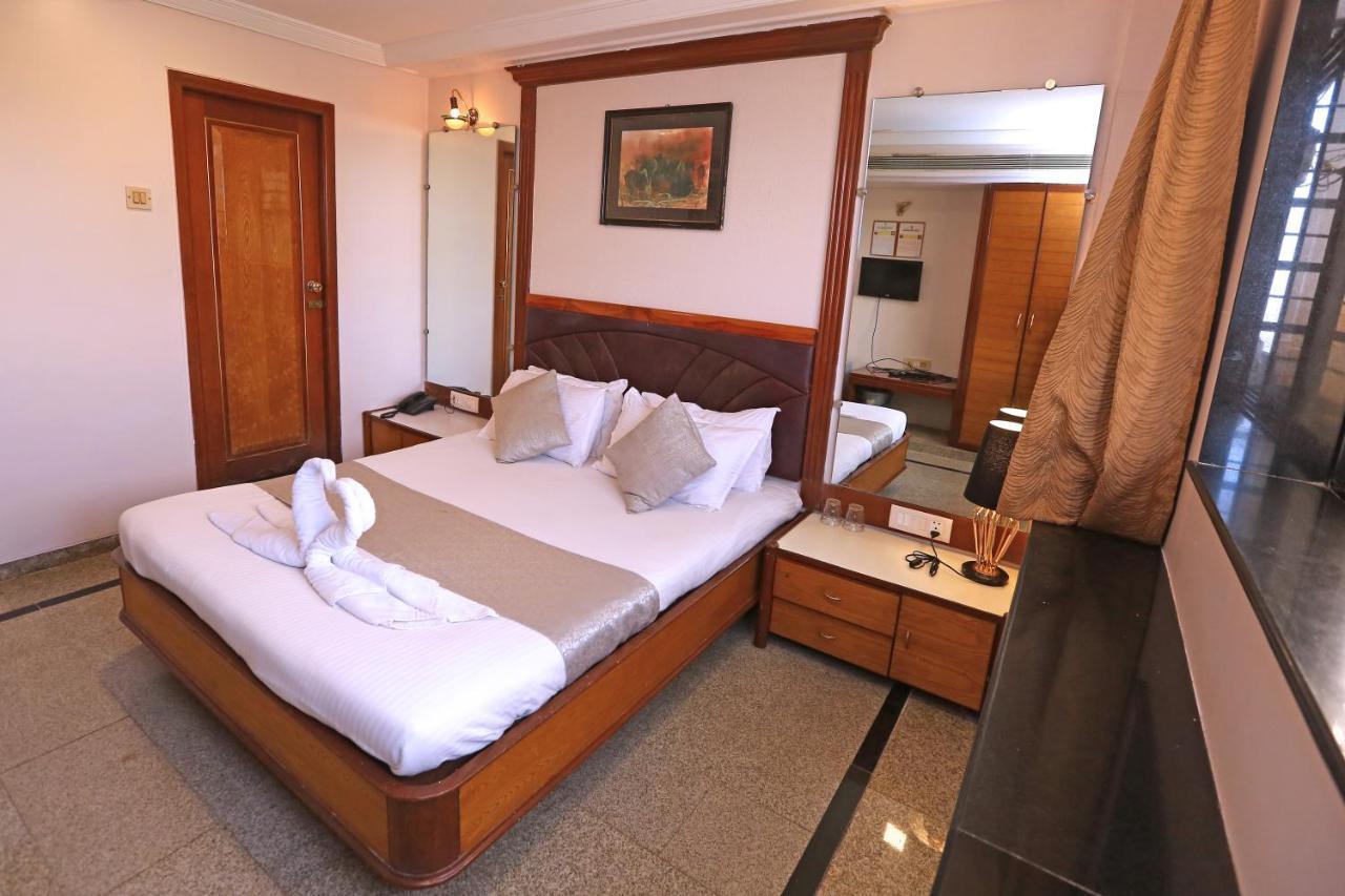 Gulf Hotel - Near Taj Hotel Colaba Mumbai Exterior photo